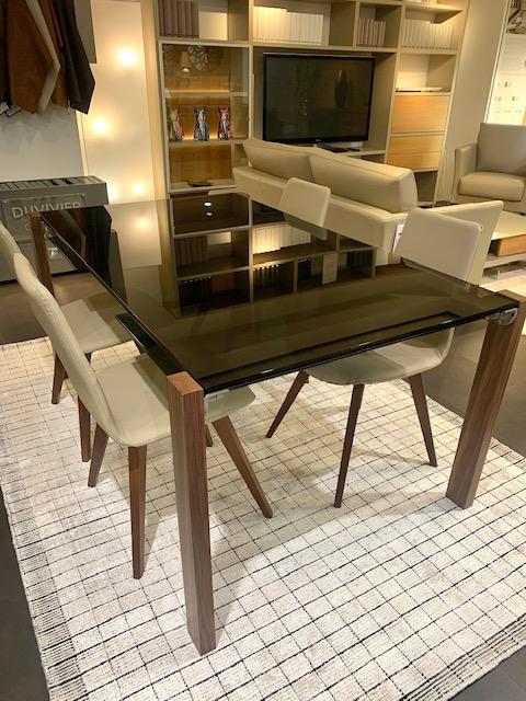 Table LIVINGSTONE